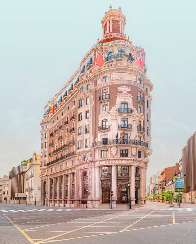 The Art of Color in Architecture – Image 4